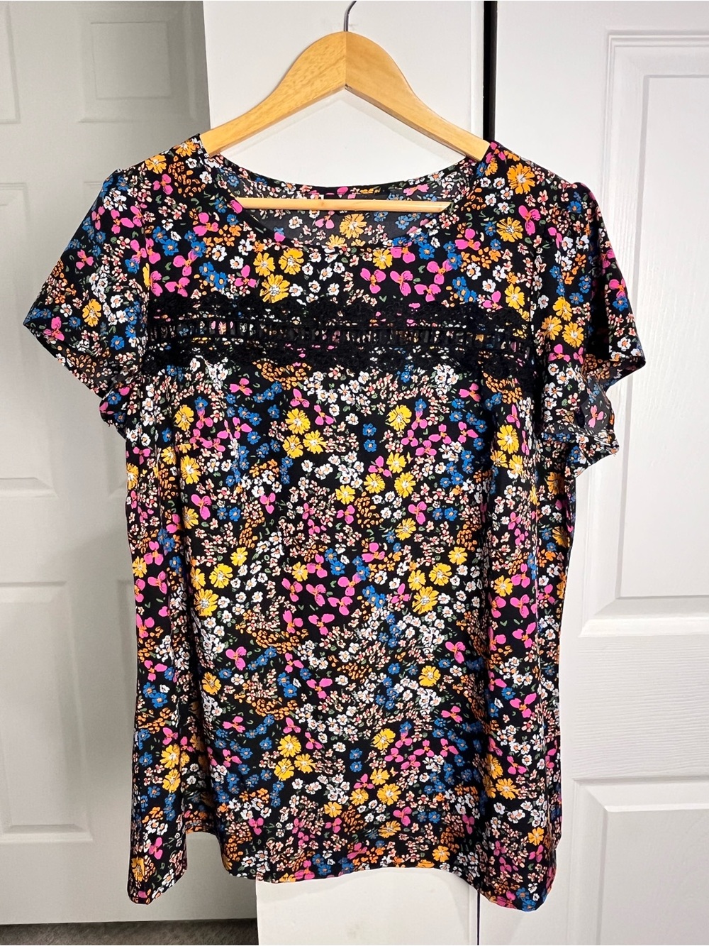 BloomChic Multicolor Floral Blouse Lace Detail Short Sleeve Colorful Size 12